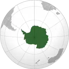 This map uses an orthographic projection, near-polar aspect. The South Pole is near the center, where longitudinal lines converge.